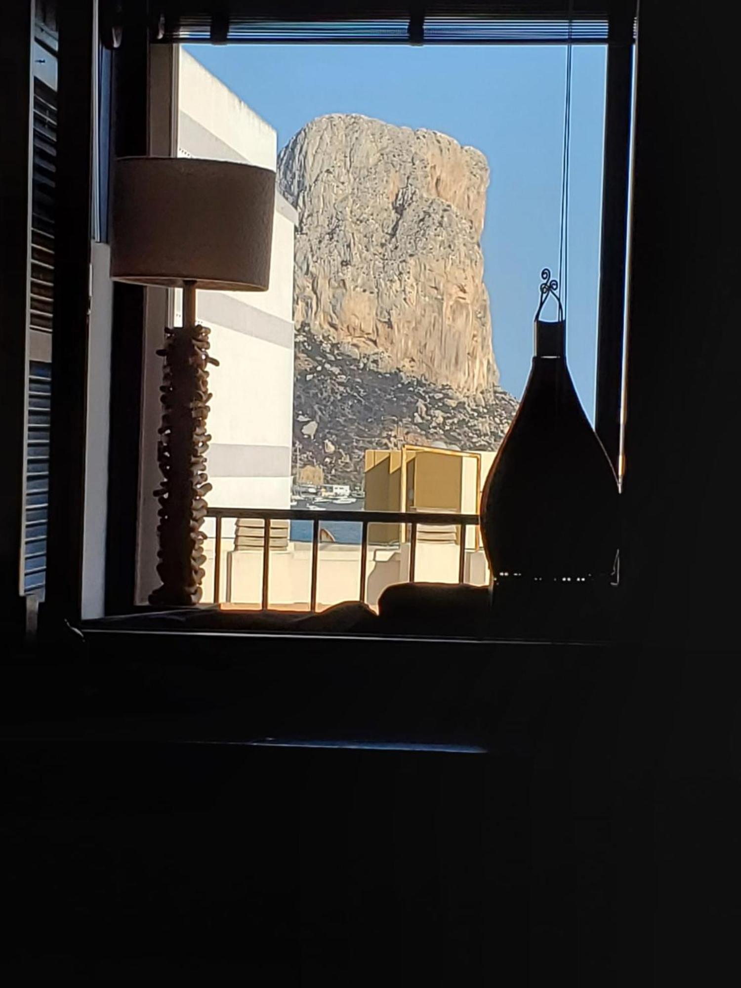Ático con encanto, 50m de la playa, vista al mar, wifi fibra, gran terraza Calpe Esterno foto